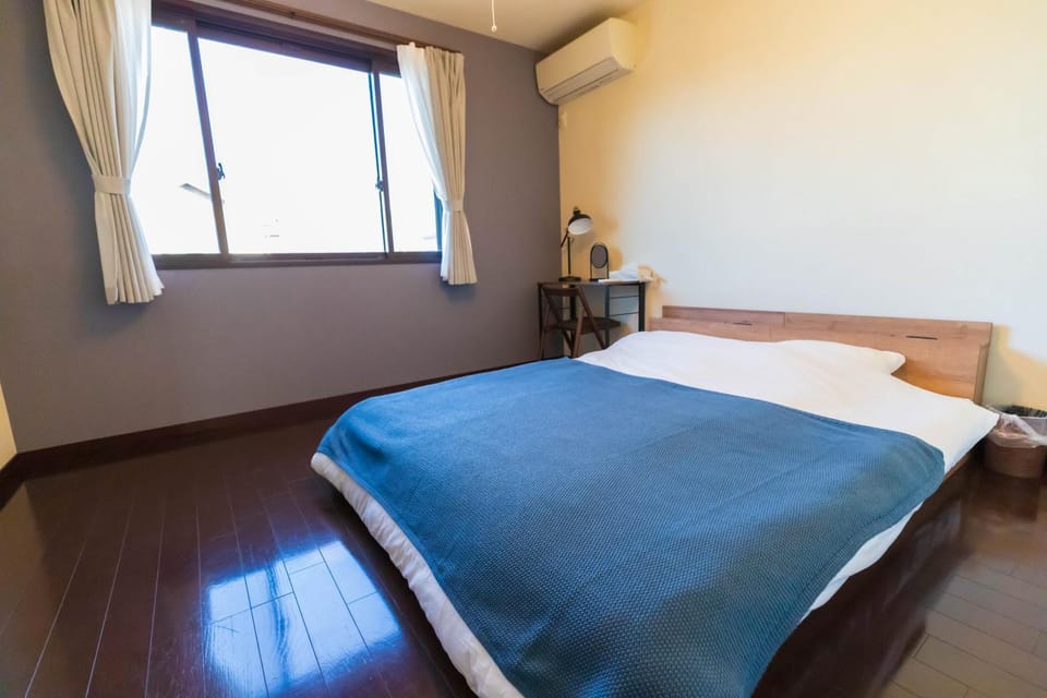 Bed, Bedroom, air conditioner