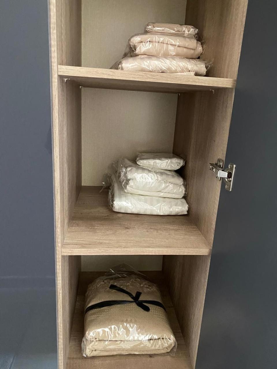 towels, wardrobe