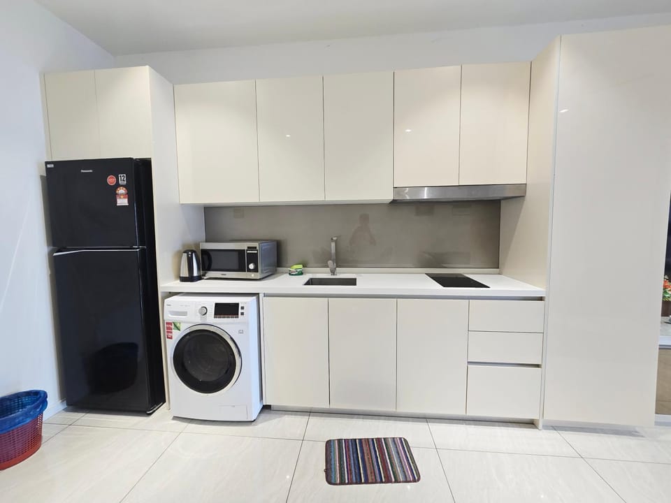 Kitchen or kitchenette, minibar, oven, washing machine