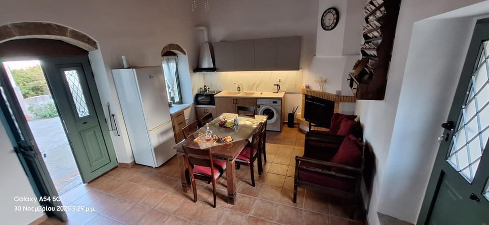 IRENE'S village home House in Crete