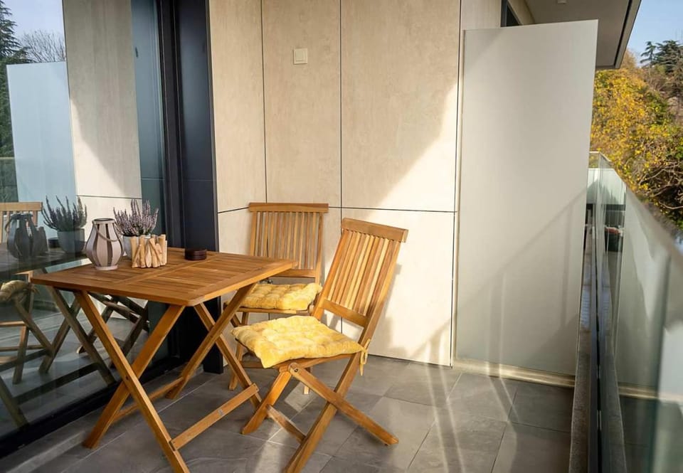View (from property/room), Balcony/Terrace, Seating area, Dining area