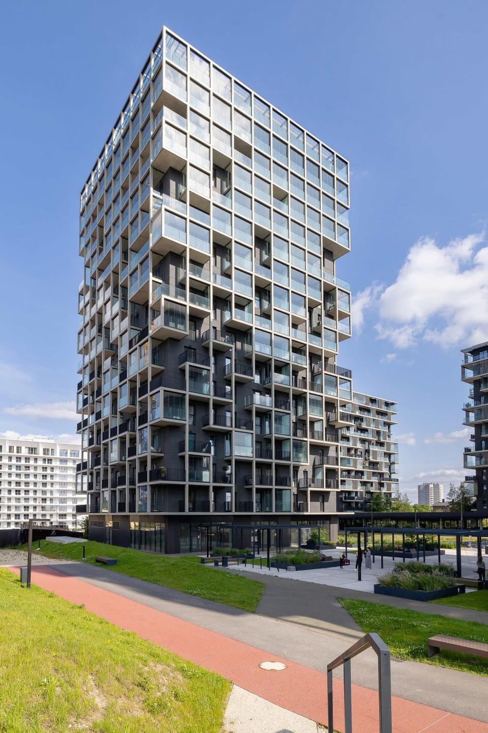 Property building, Day, City view, Location