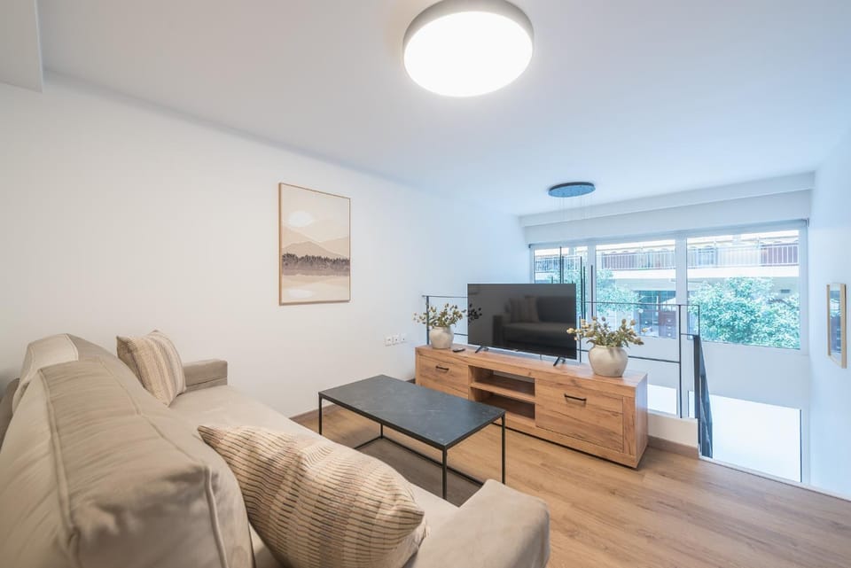 TV and multimedia, Living room, Seating area