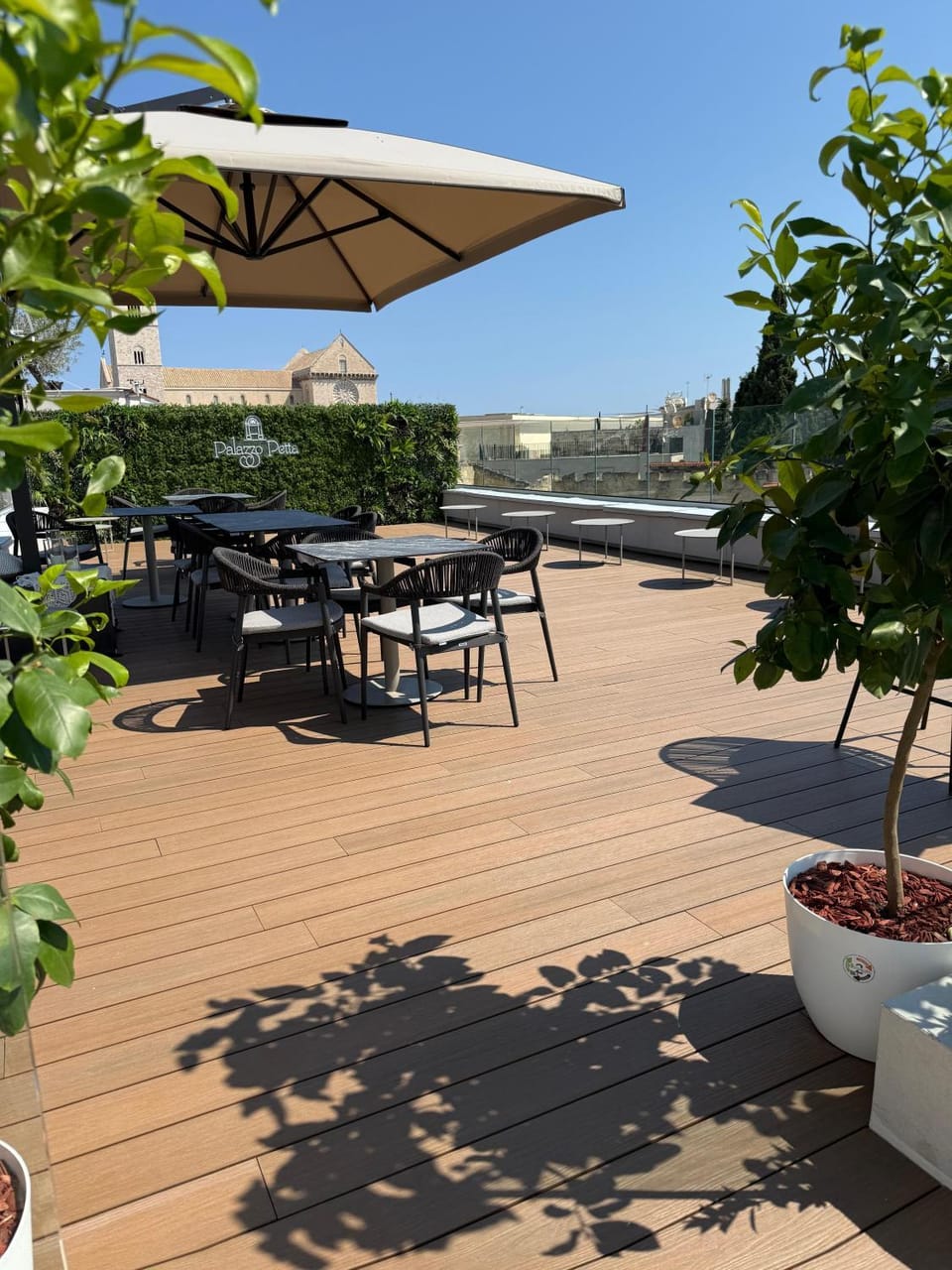 Restaurant/places to eat, Balcony/Terrace, Breakfast