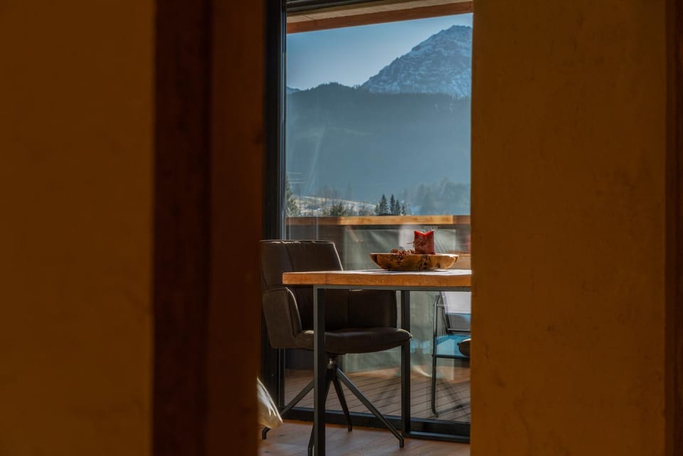 View (from property/room), Balcony/Terrace, Photo of the whole room, Mountain view