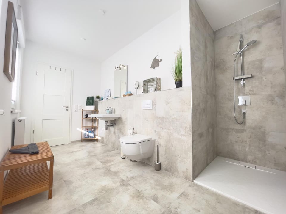 Shower, Toilet, Bathroom, Photo of the whole room