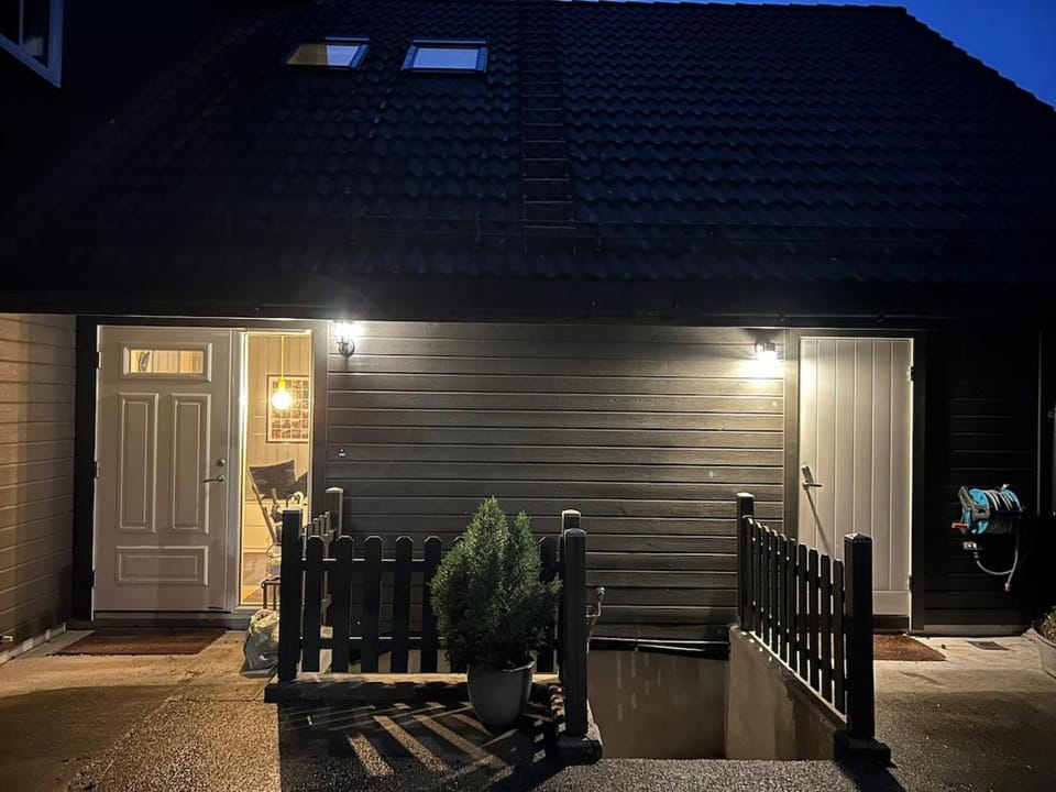 VillaHagavik - studioleilighet til to, nær strand og Kysthospitalet i Hagavik Apartment in Vestland