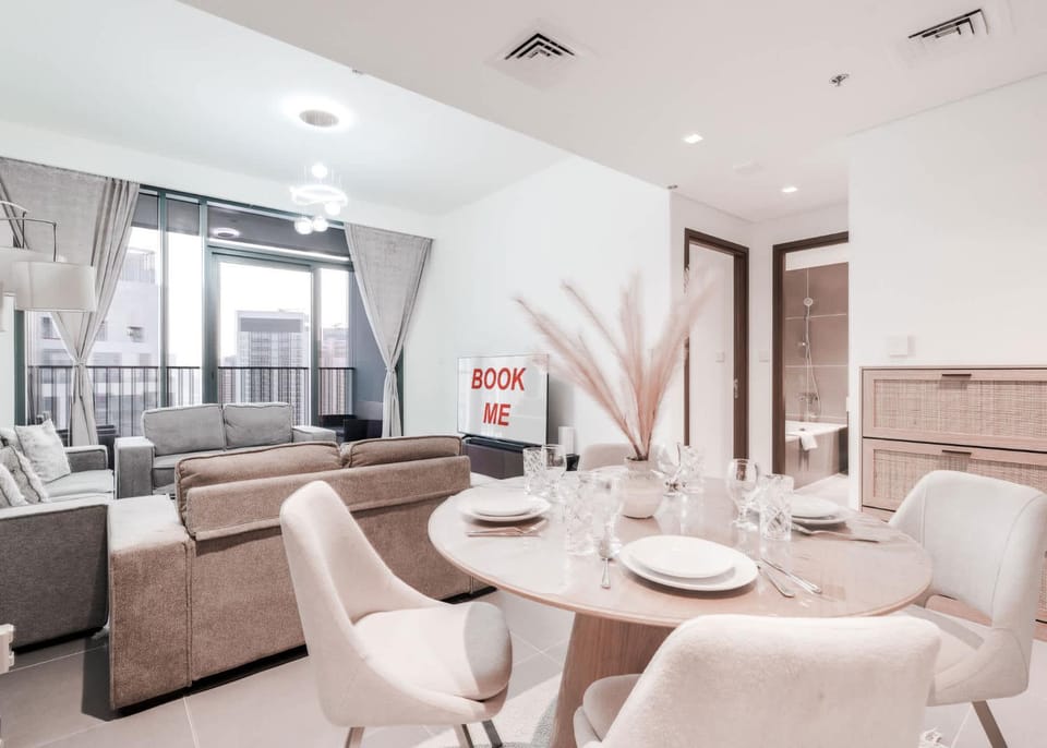 Free housekeeping visits during your stay - StayShort - Modern Apartment Sleeps Two Dubai Creek Views Apartment in Dubai