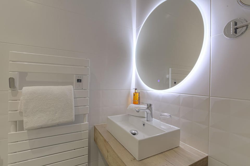 Shower, Bathroom, towels