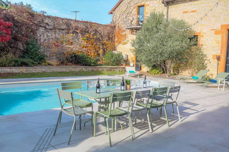 Balcony/Terrace, Dining area, Pool view, Swimming pool, sunbed