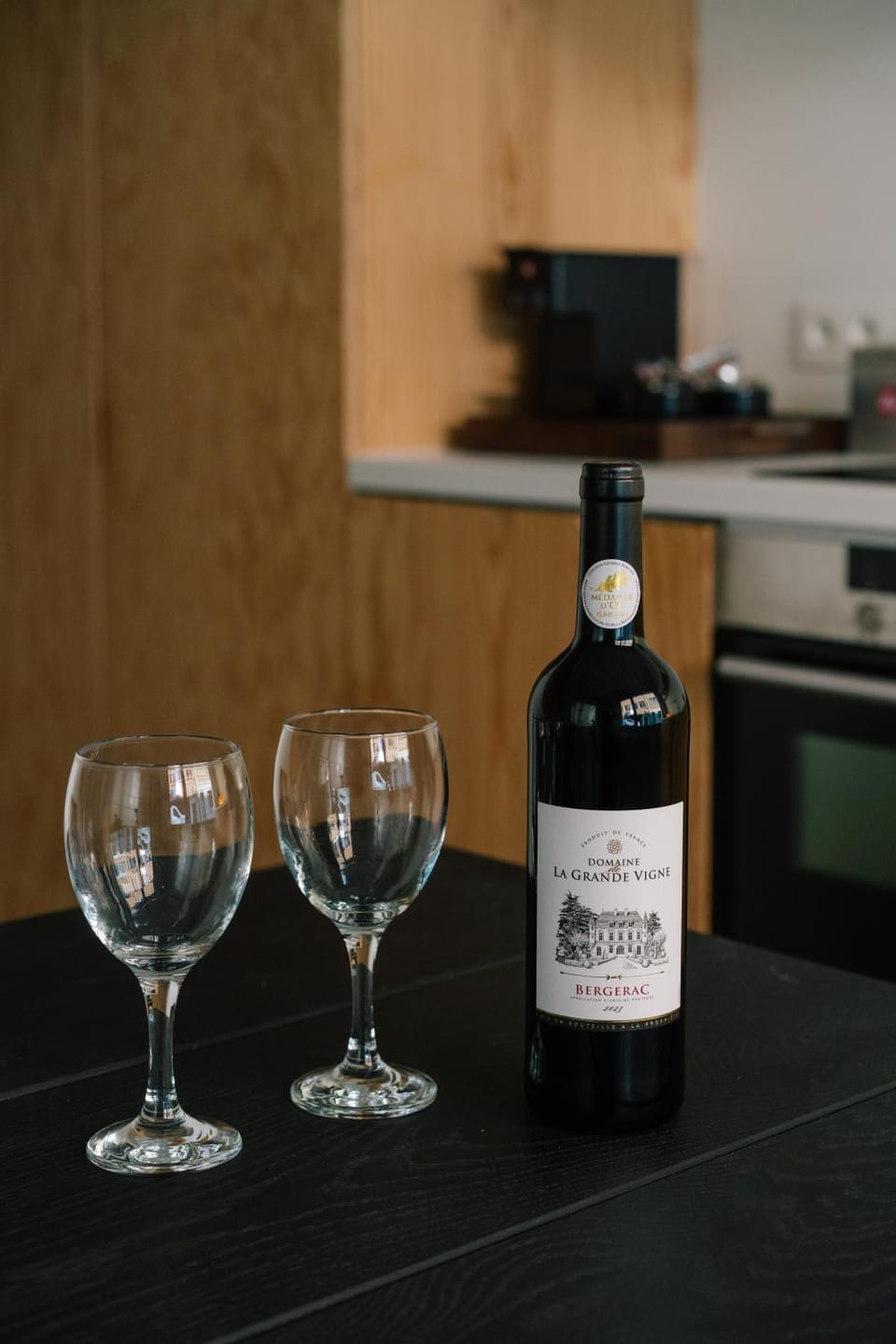 Kitchen or kitchenette, Food and drinks, Drinks, Alcoholic drinks