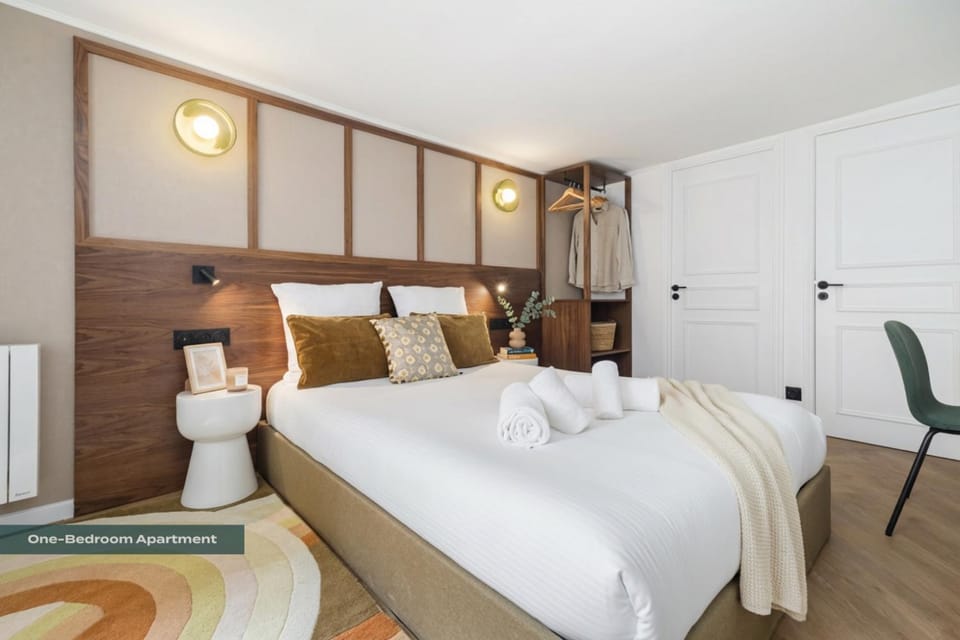 PoeticStay - Grands Boulevards - Panorama Apartment in Paris