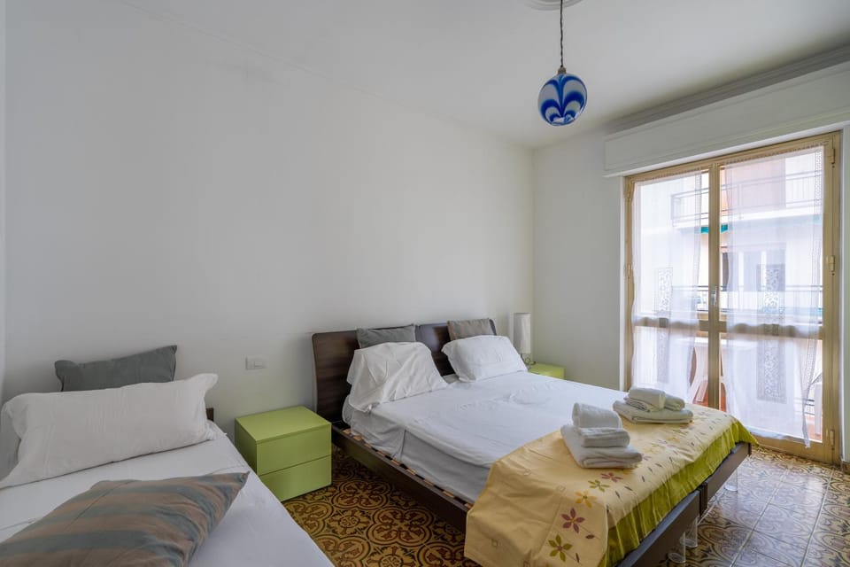 Andora,7 guests, Terrace, Walk to beach Apartment in Liguria