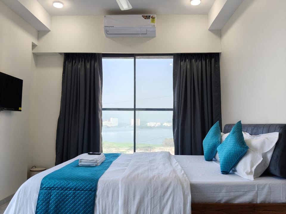 Natural landscape, TV and multimedia, Photo of the whole room, Bedroom