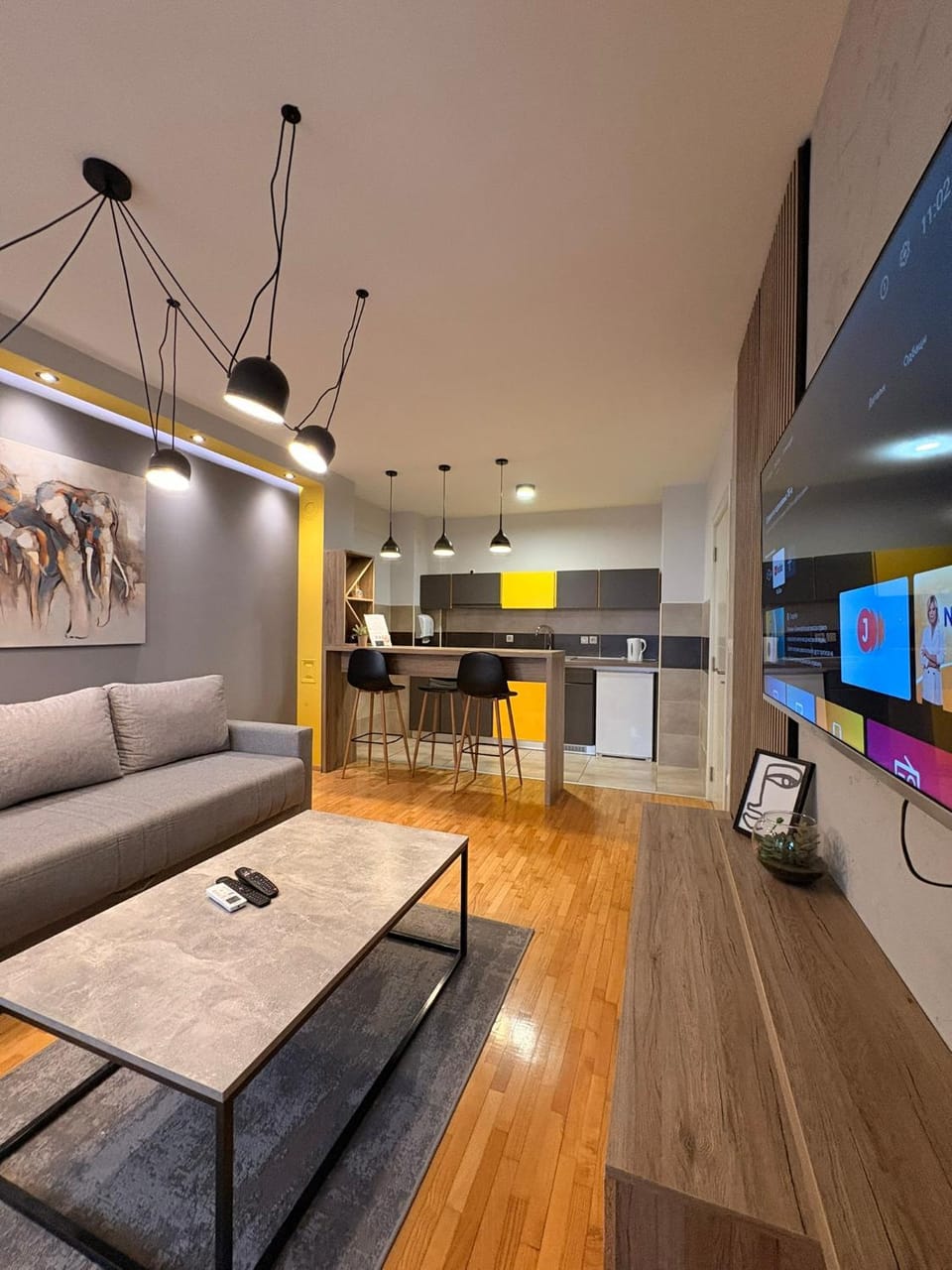 Communal lounge/ TV room, TV and multimedia, Kitchen or kitchenette, Living room, Seating area, Dining area, Evening entertainment
