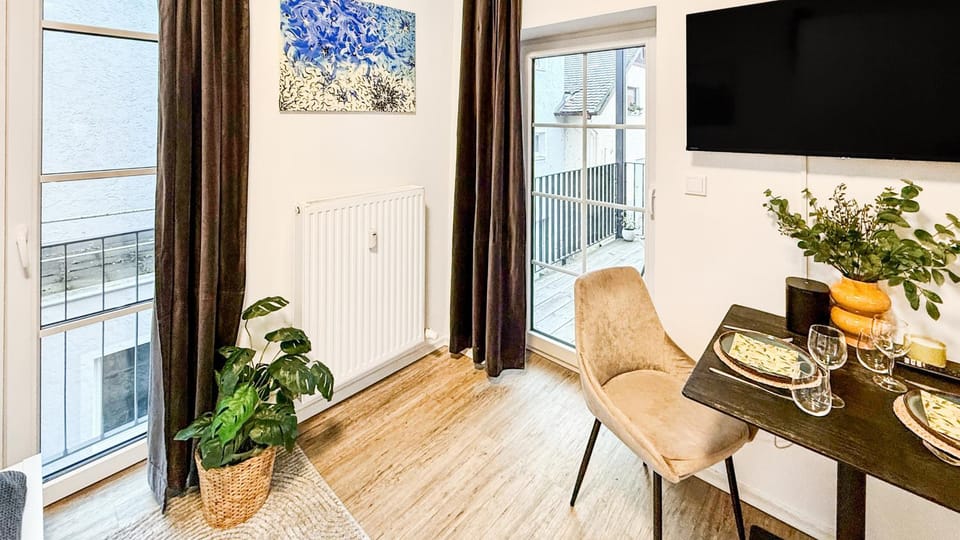 Living room, Dining area, Food, Food