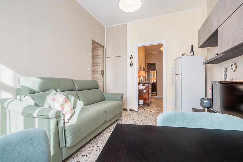 Seating area, kitchen