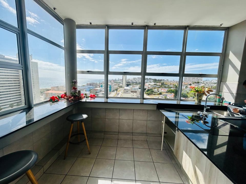 Ocean View Penthouse - Panoramic Ocean View 8 Guests Apartment in Port Elizabeth