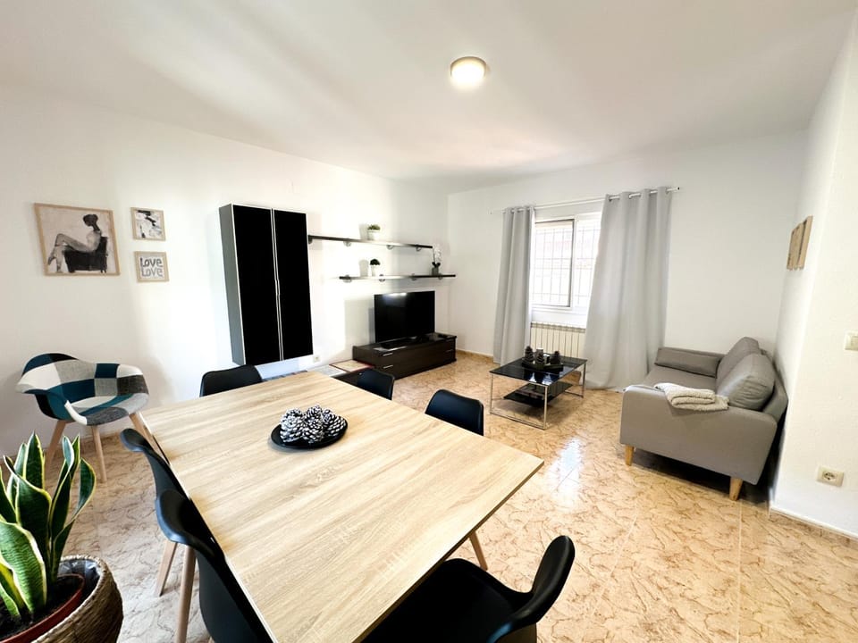 Communal lounge/ TV room, Dining area
