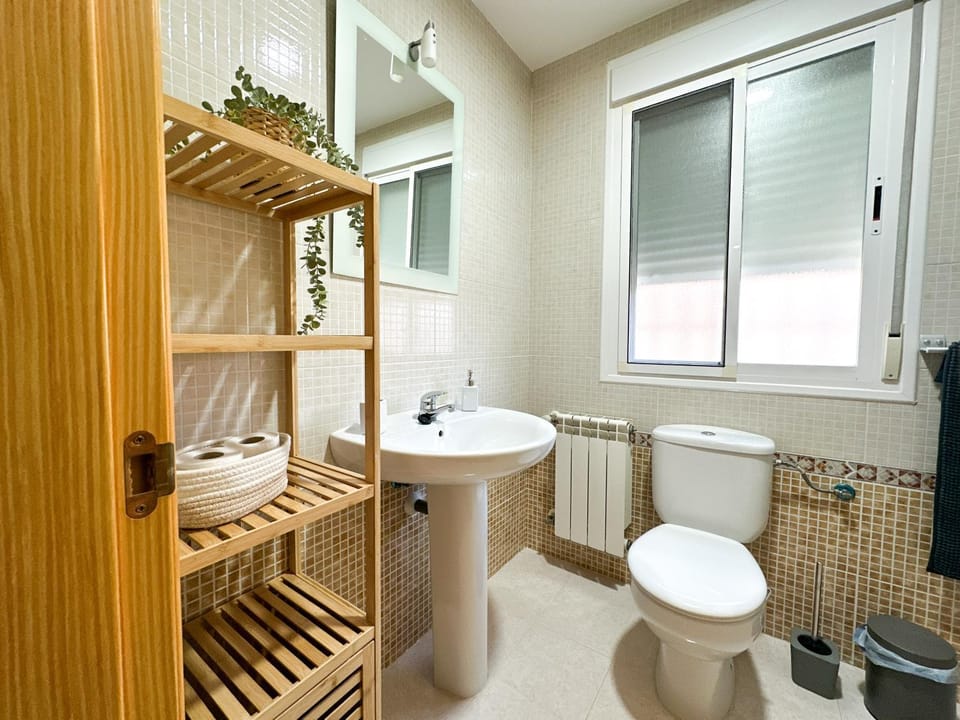Toilet, Bathroom, bidet, towels