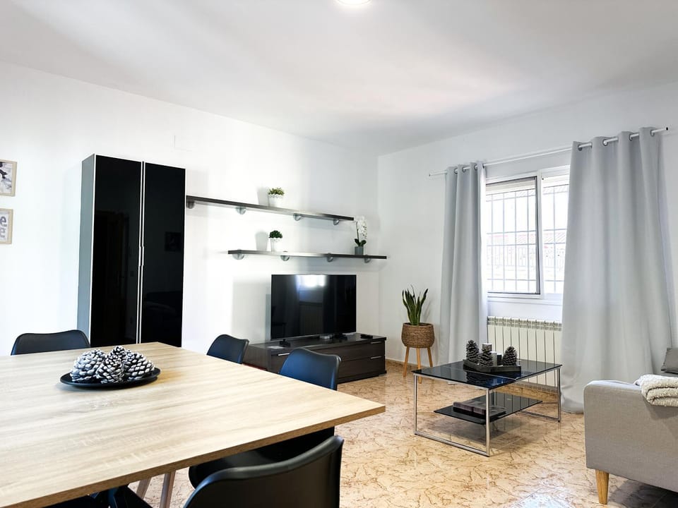 TV and multimedia, Living room, Dining area