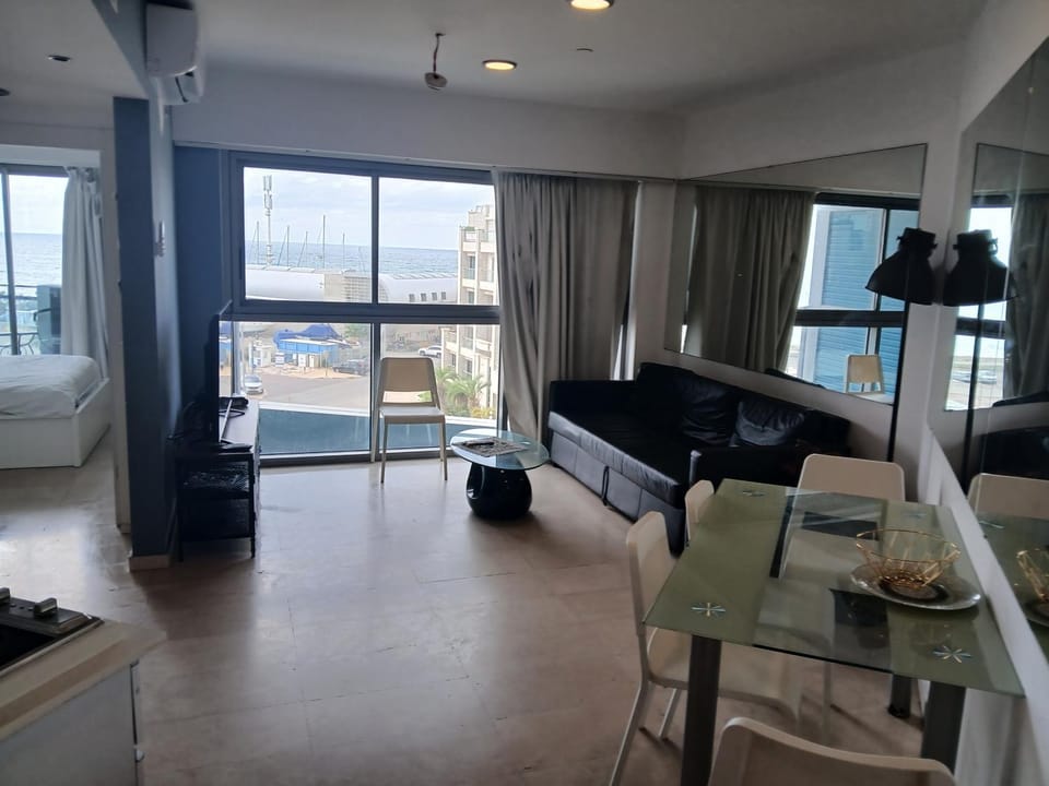 אוקיינוס במרינה מלון שני חדרי שינה Hotel in Herzliya