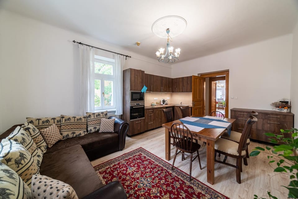 Kitchen or kitchenette, Seating area, minibar