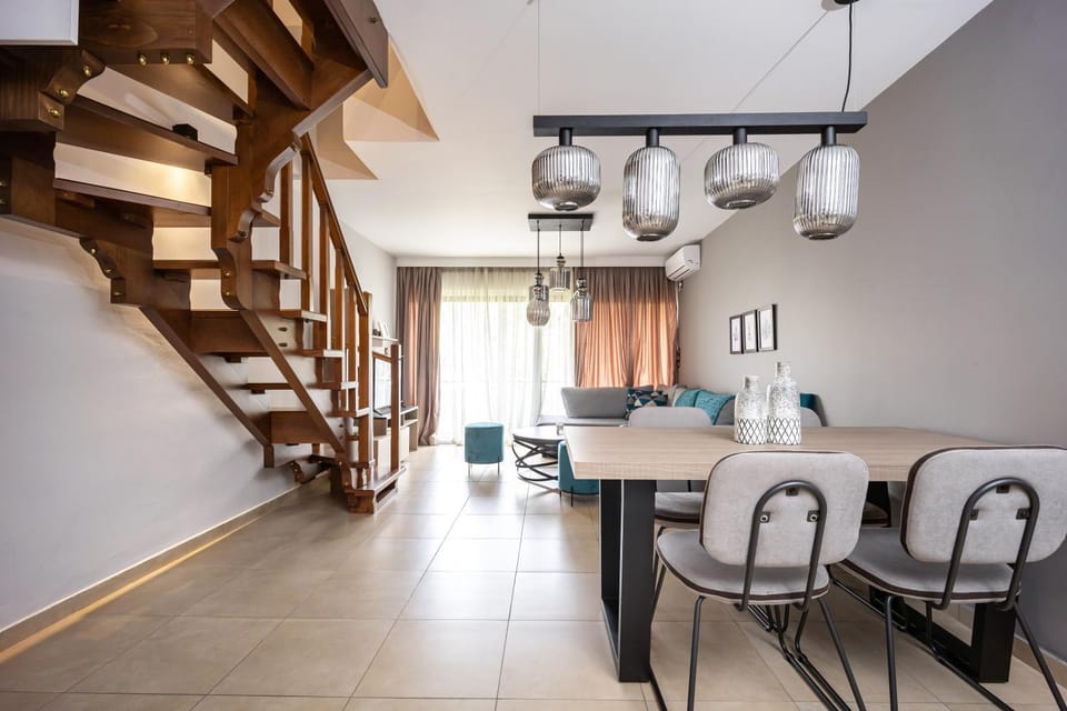 Living room, Seating area, Dining area
