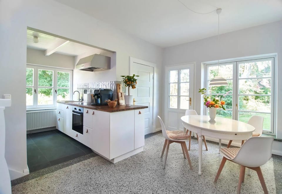 Property building, Kitchen or kitchenette, Living room