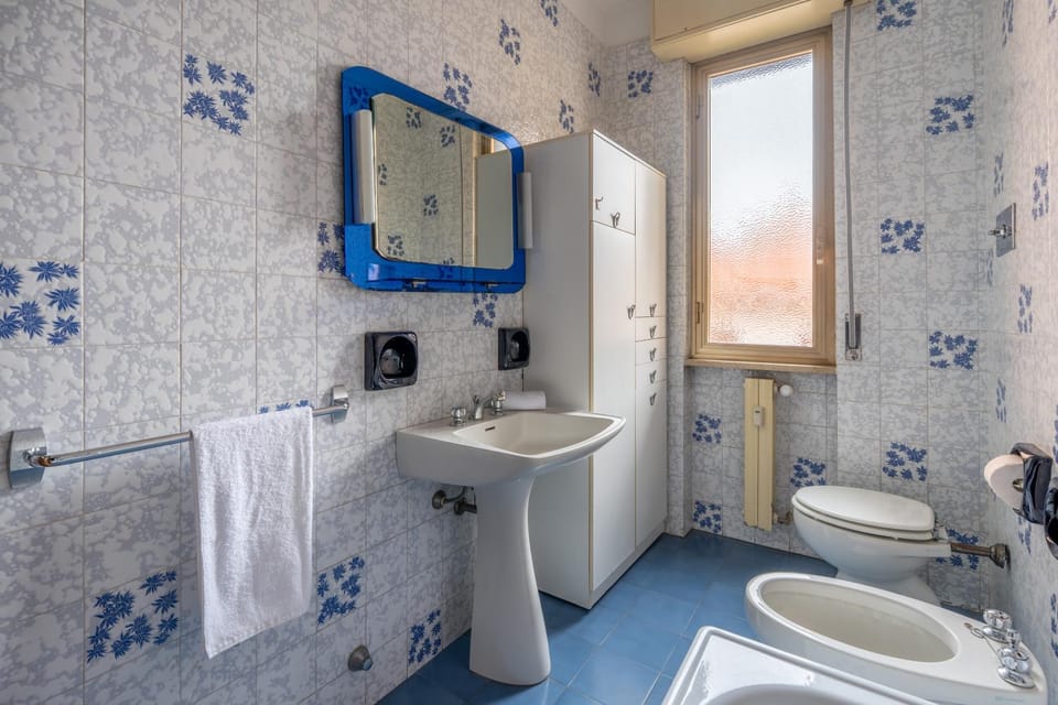 Bathroom, Bath, hair dryier