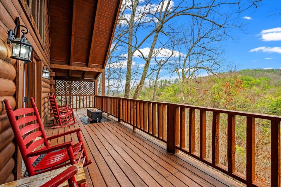 Smoky Mtn Escape - Hot Tub - Game - Loft Views House in Sevier County