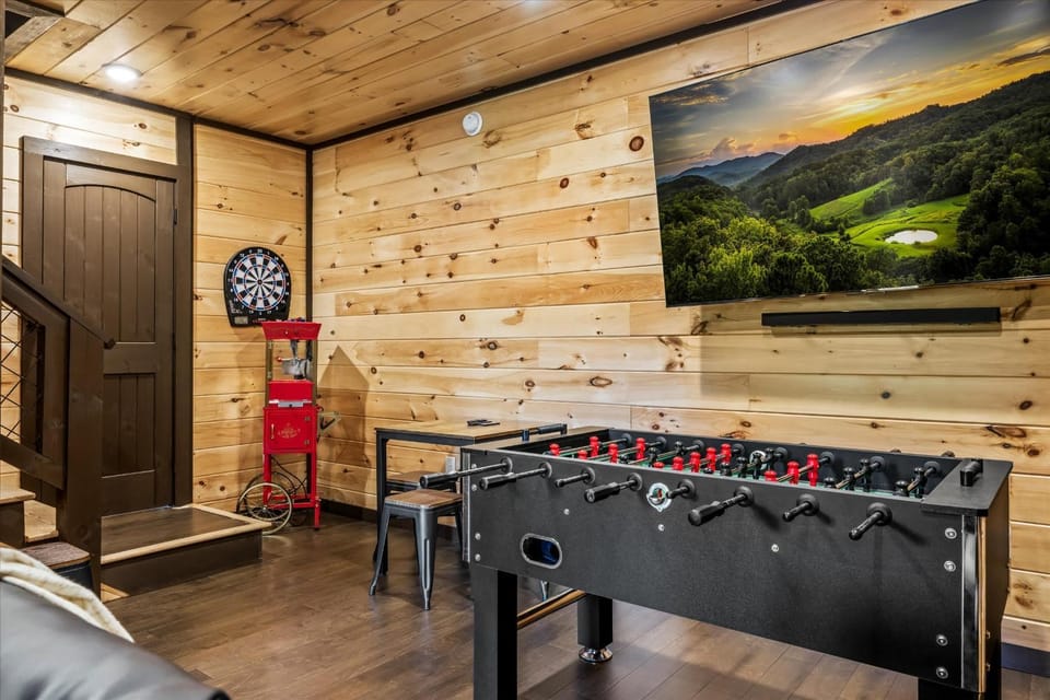 Peaceful Mtn Views-Theater-Games-Hot Tub-Firepit House in Sevier County