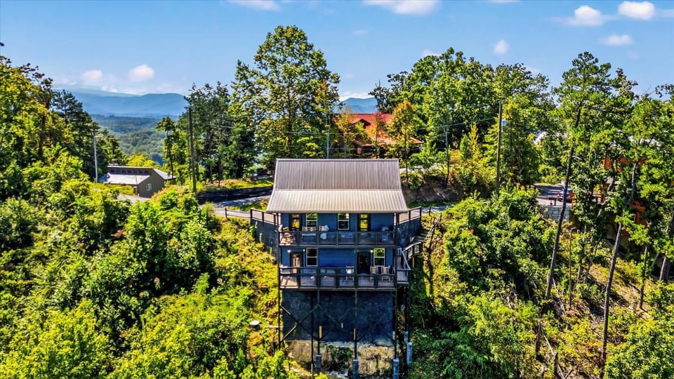 Peaceful Mtn Views-Theater-Games-Hot Tub-Firepit House in Sevier County