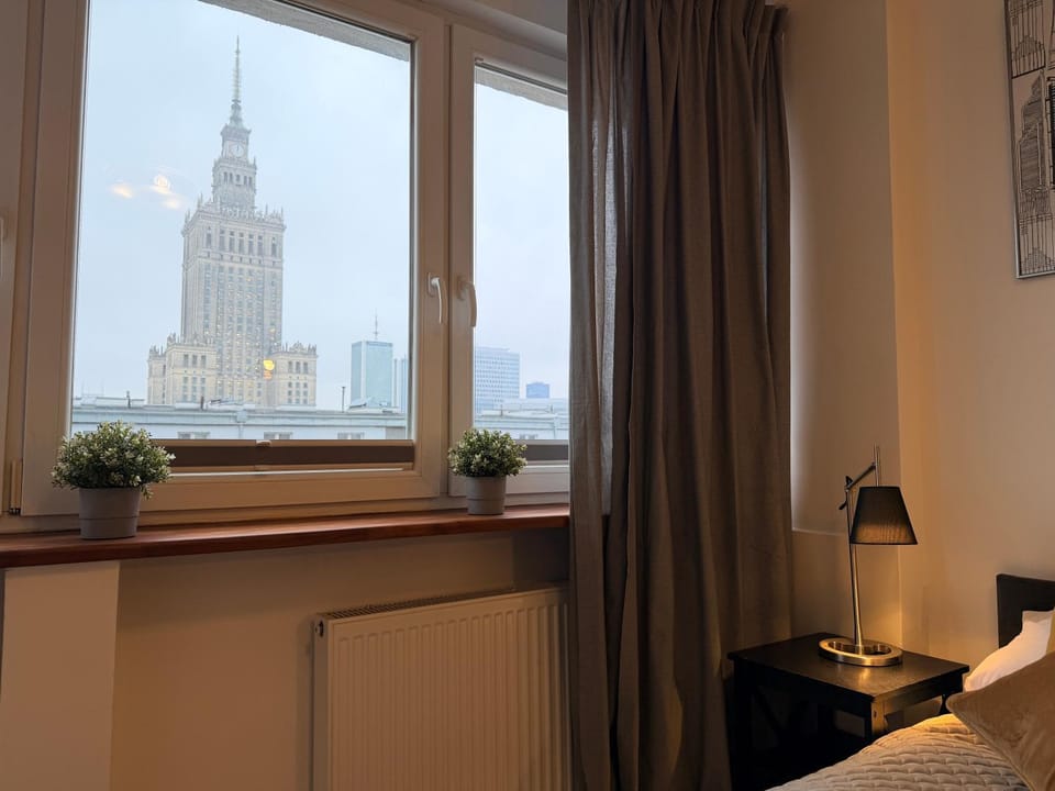 Bedroom, City view