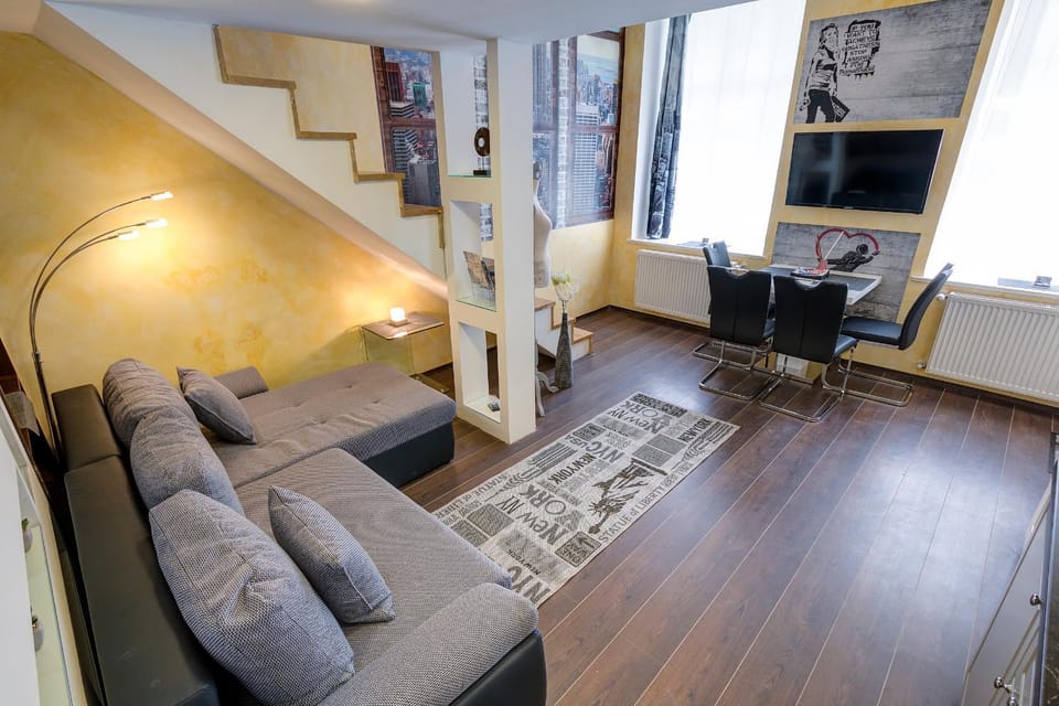 Seating area, Dining area
