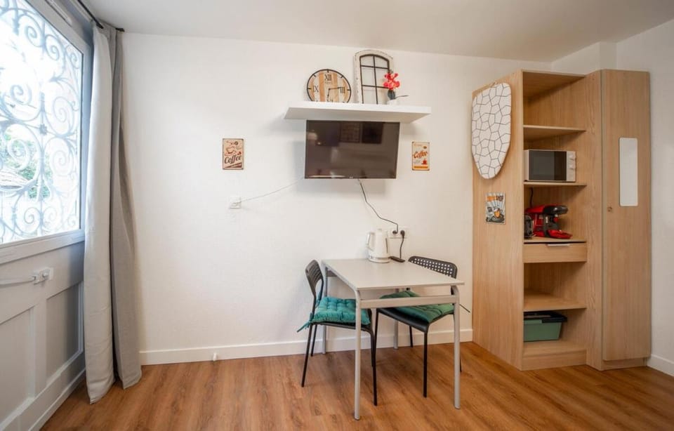 Boucicaut Green Studio Apartment in Bourgogne-Franche-Comté