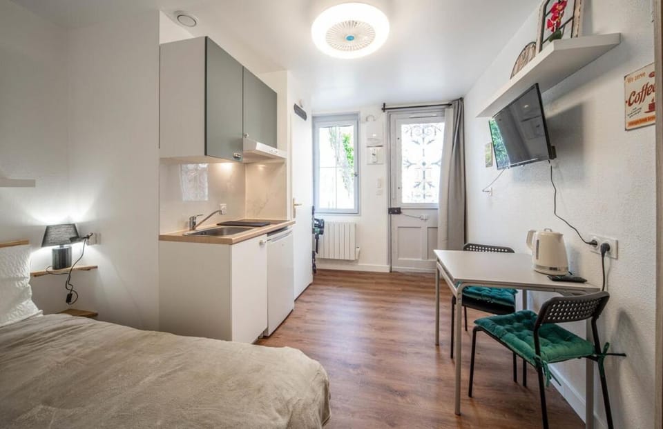 Boucicaut Green Studio Apartment in Bourgogne-Franche-Comté