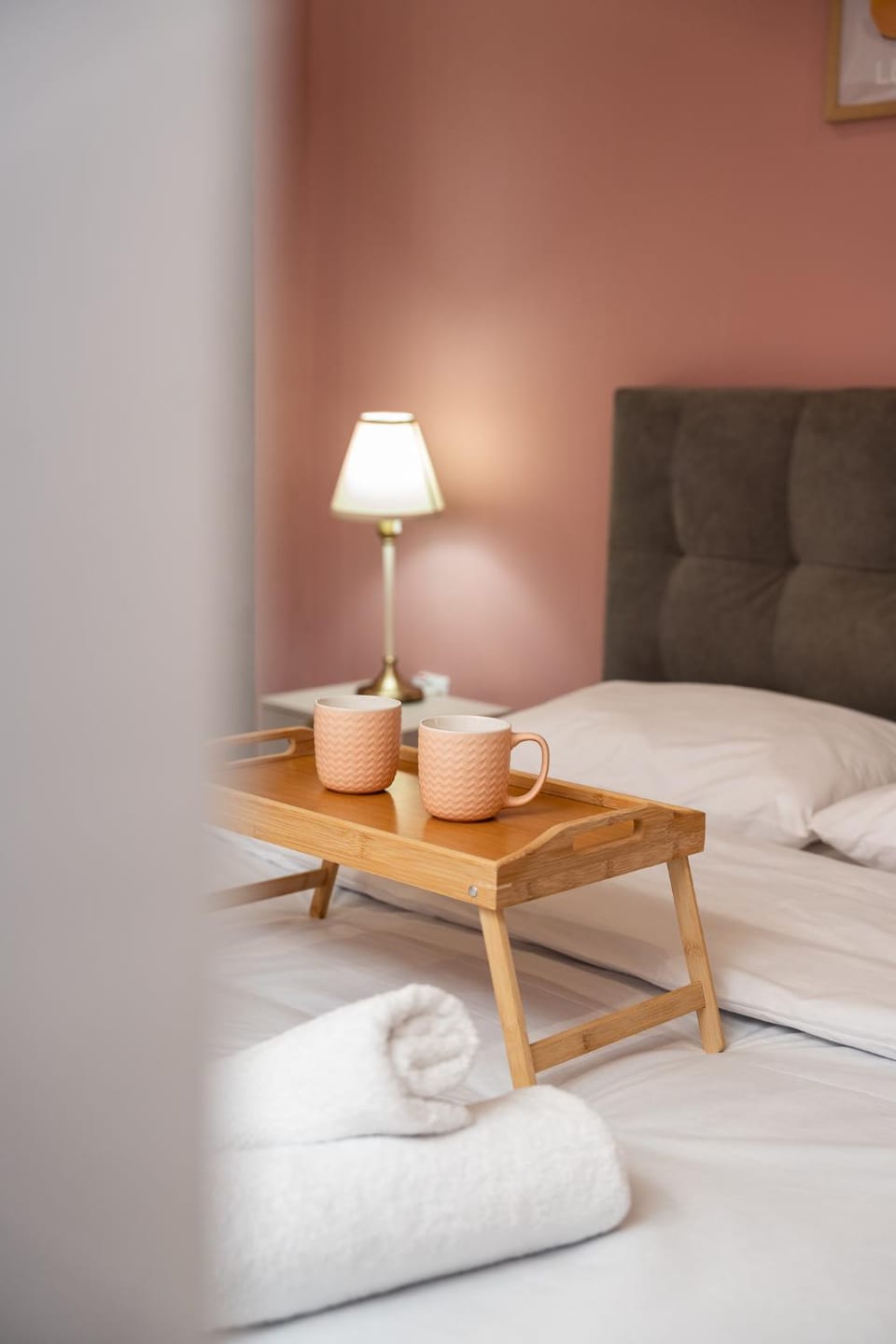 Bed, towels