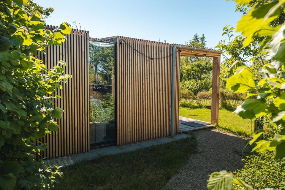 Wetland Cabin, small hotel cabin at a boutique park in Scherpenzeel (Friesland) Cabin in Flevoland, Netherlands
