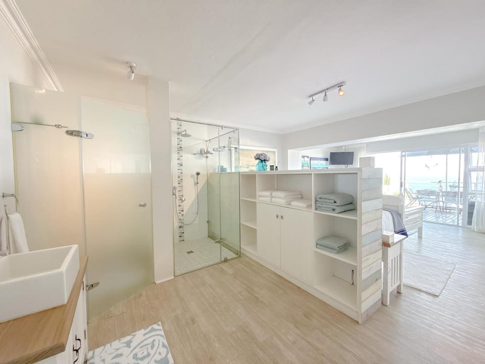 Shower, Bathroom, towels