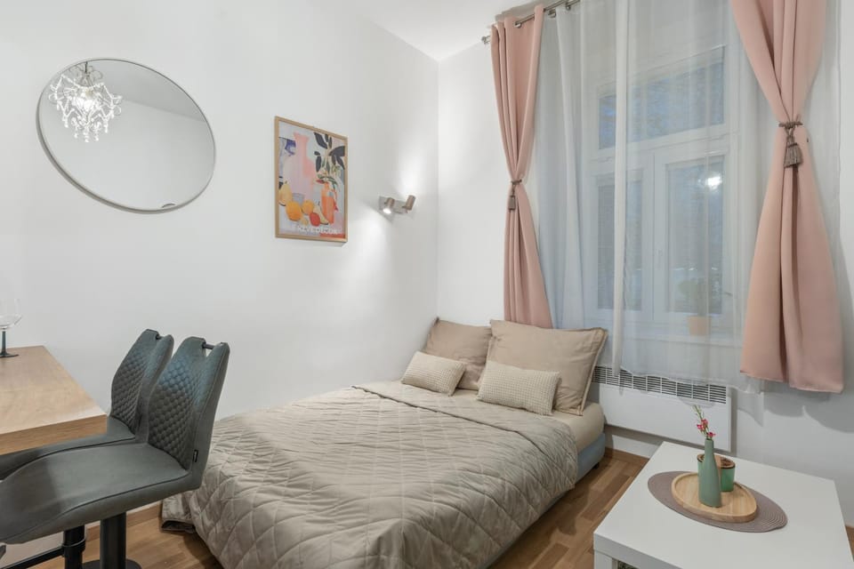 Bed, Living room