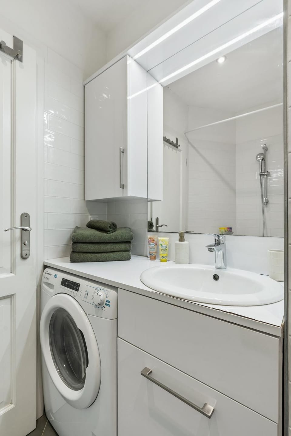 Bathroom, towels, washing machine, dryer