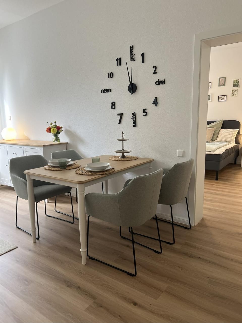 Seating area, Dining area