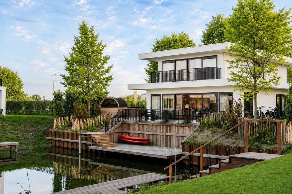 Water Nr. 500 | 10 Pers. Hottub & Sauna Villa in Biddinghuizen