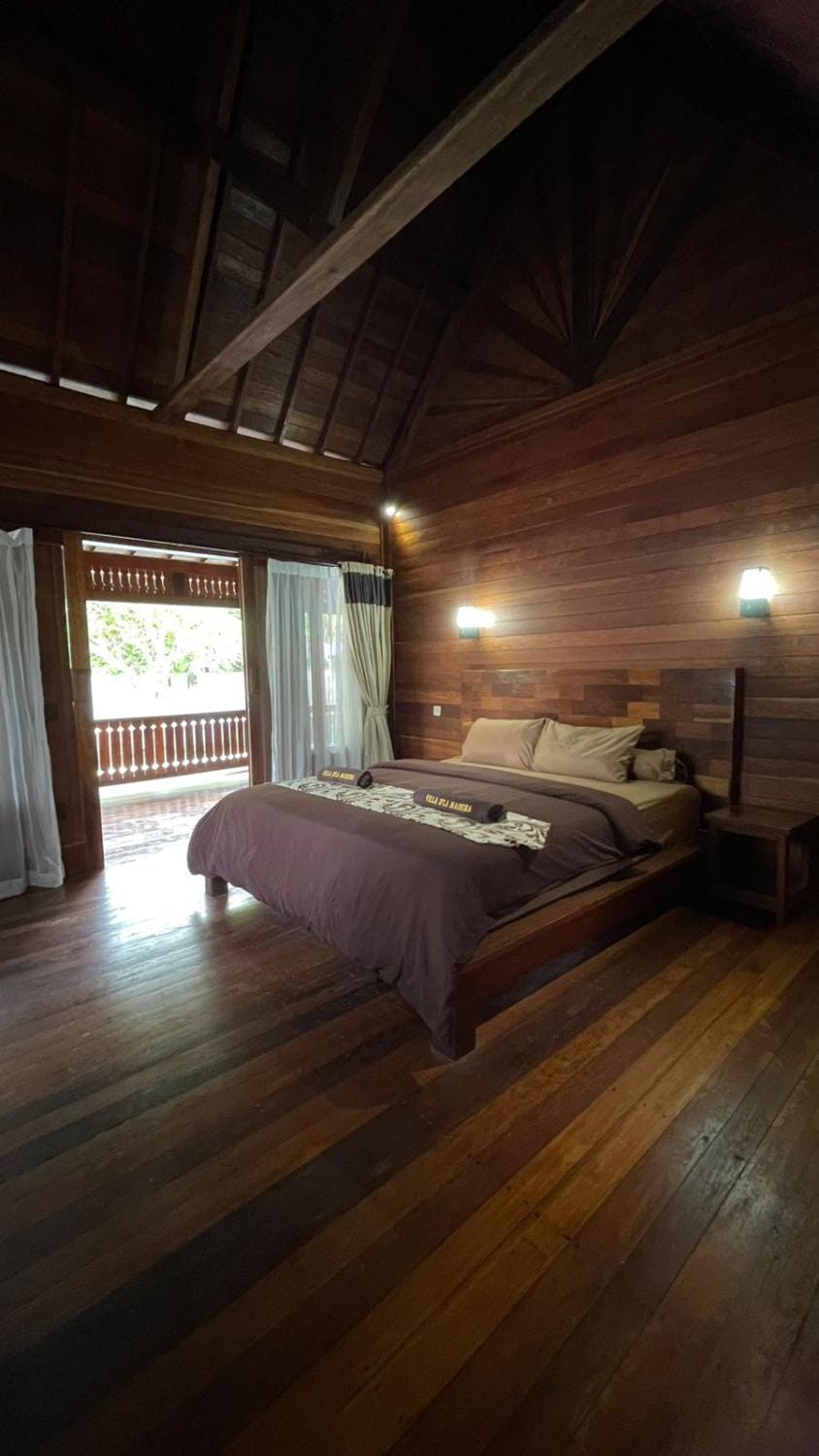 Photo of the whole room, Bedroom, Lunch, Dinner, children, group of guests, Family, fireplace, furniture, internet, room service, towels, VIP, wedding, air conditioner
