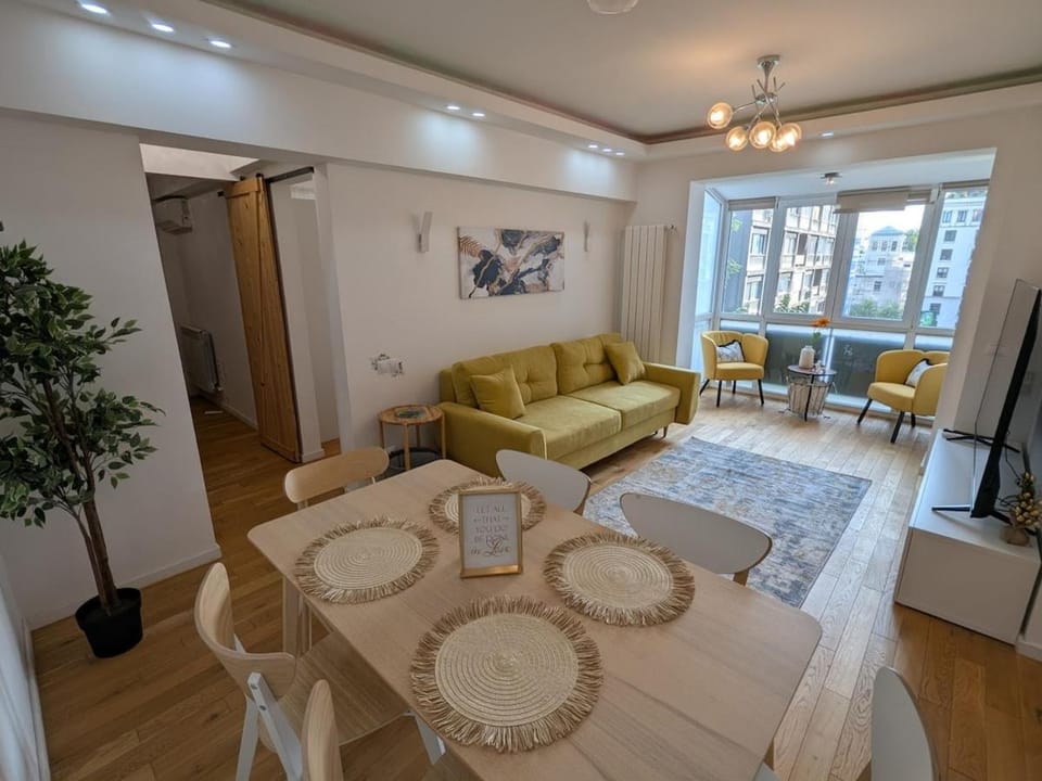 TV and multimedia, Living room, Dining area