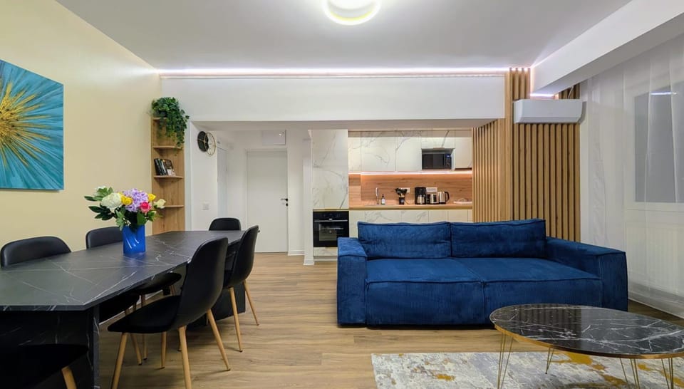Kitchen or kitchenette, Living room, Seating area, Dining area, air conditioner