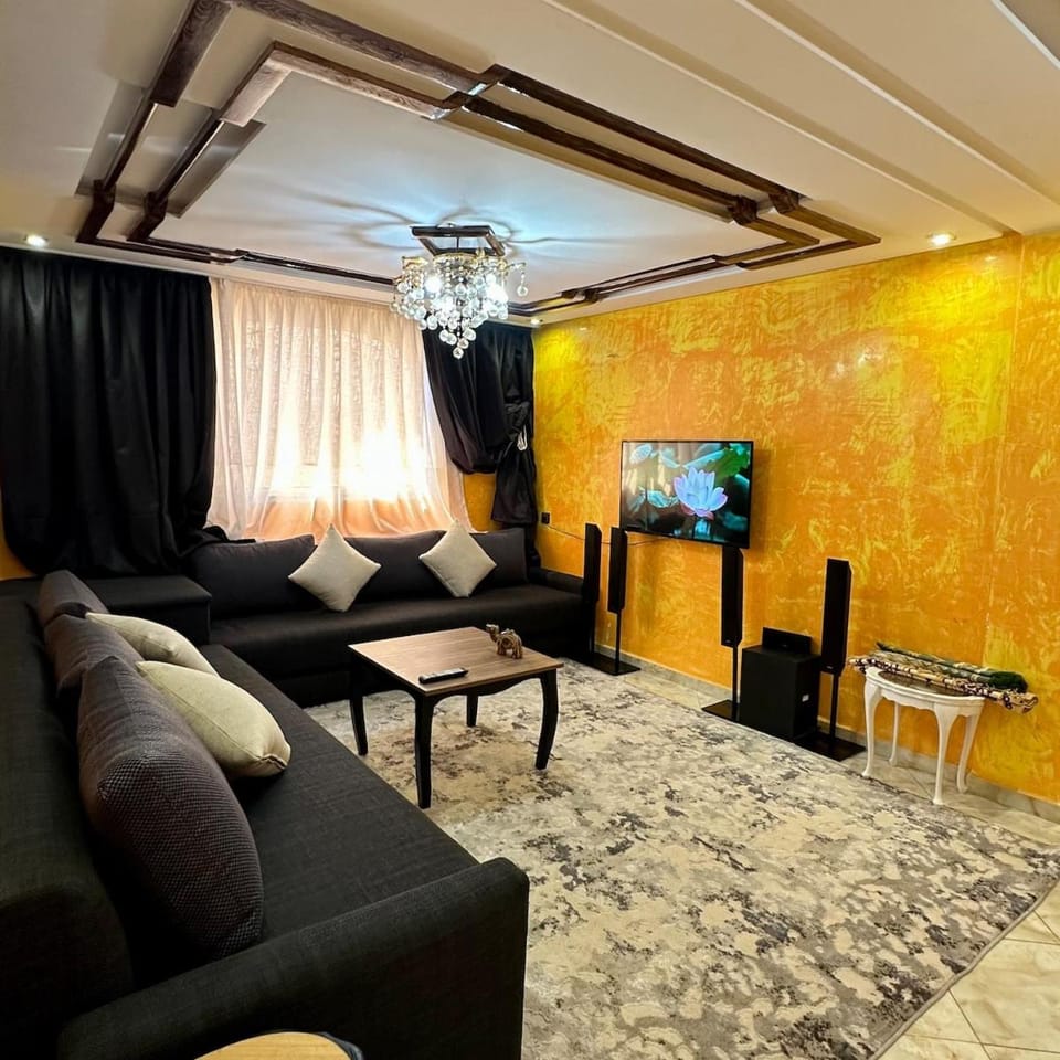 Communal lounge/ TV room, TV and multimedia, Living room, Seating area, Evening entertainment