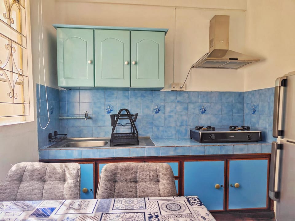 Kitchen or kitchenette, Dining area, stove