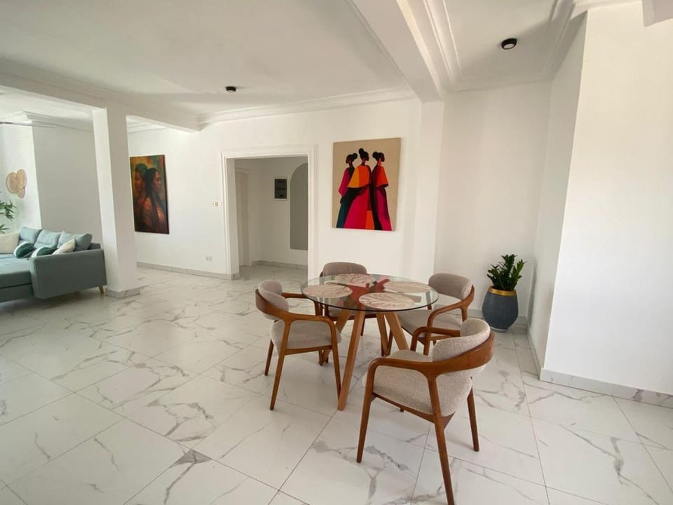 Dining area, Food